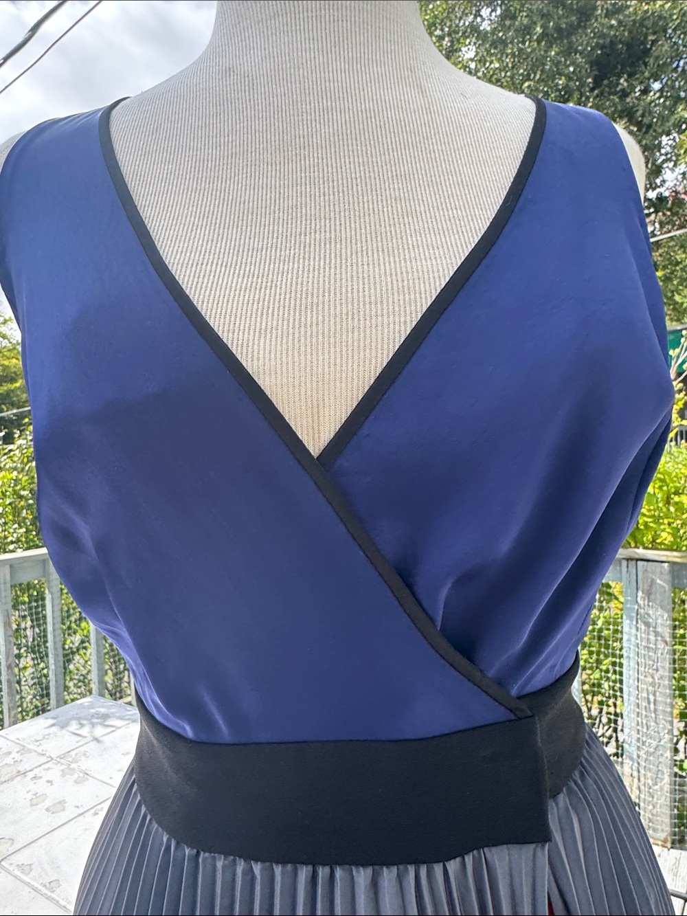 Like new Diane Von Furstenberg wrap  Dress - Picture 3 of 10